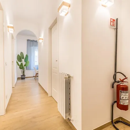 Ritratto Di - Metro A * Рим